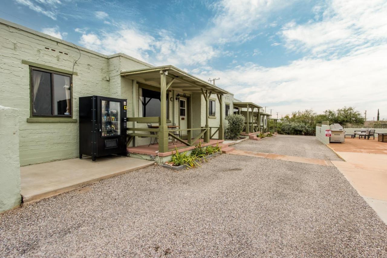 Sagebrush Inn Tombstone Exterior photo The historic Desert Inn
