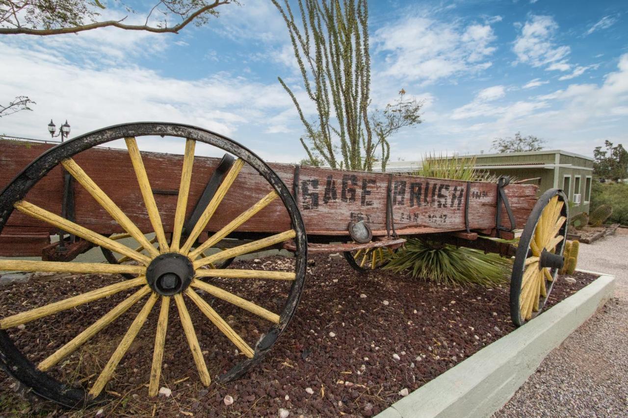 Sagebrush Inn Tombstone Exterior photo Wagon at the entrance of the museum