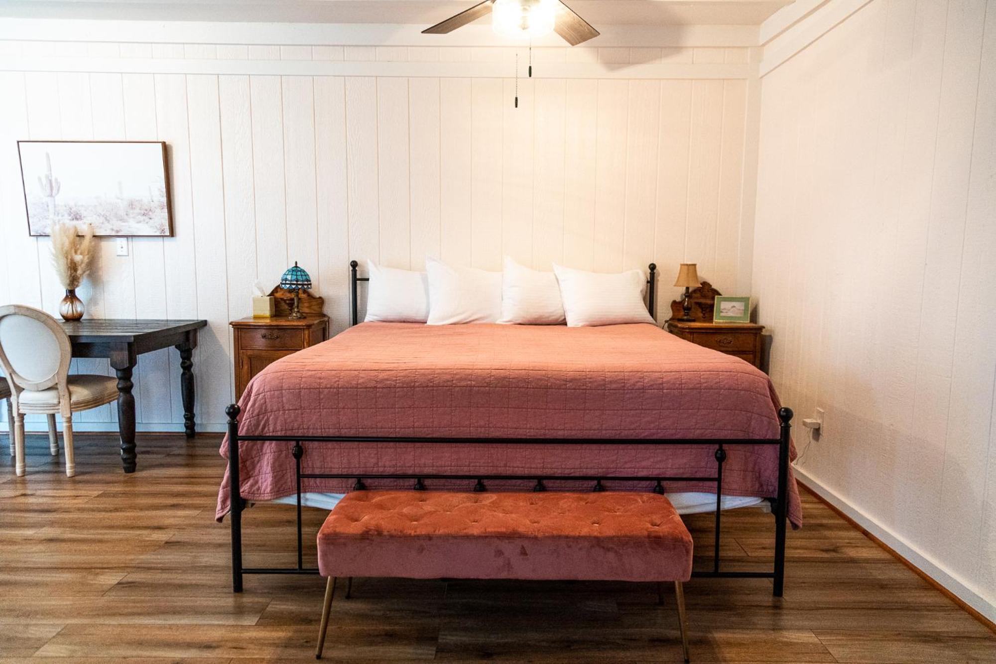 Sagebrush Inn Tombstone Room photo A bedroom at the Inn at the Opera