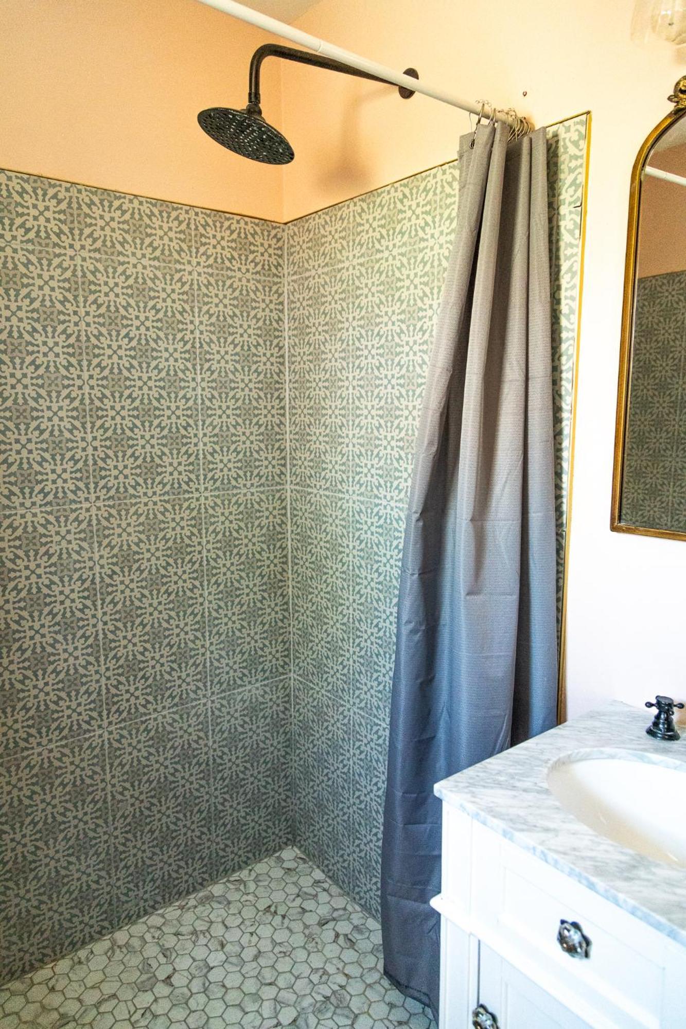 Sagebrush Inn Tombstone Room photo A shower curtain