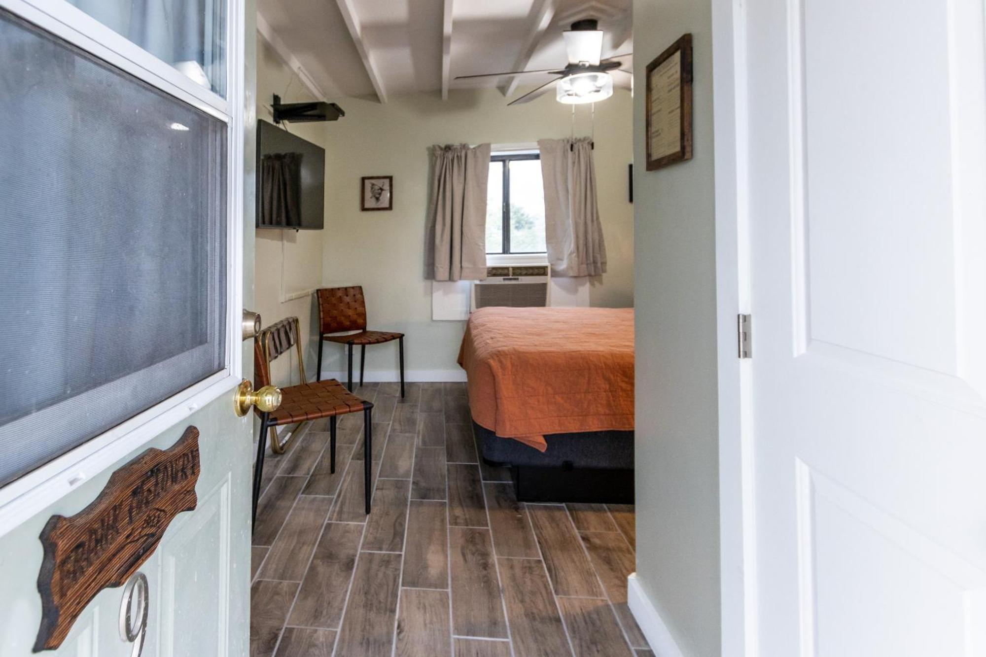 Sagebrush Inn Tombstone Room photo A room at the motel