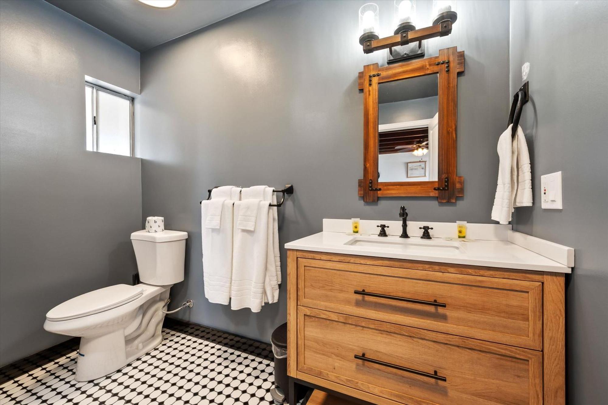 Sagebrush Inn Tombstone Room photo Bathroom