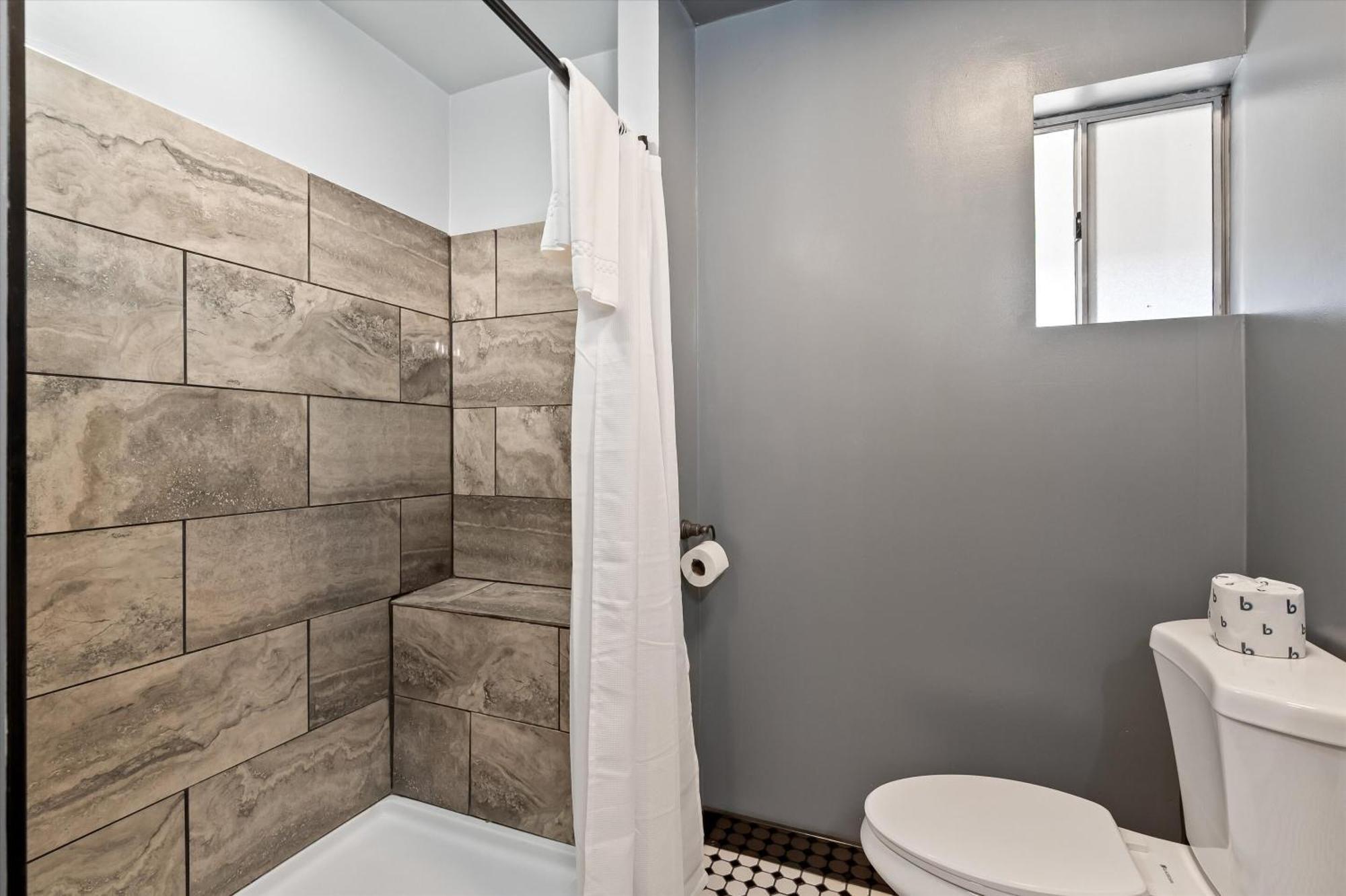 Sagebrush Inn Tombstone Room photo Bathroom